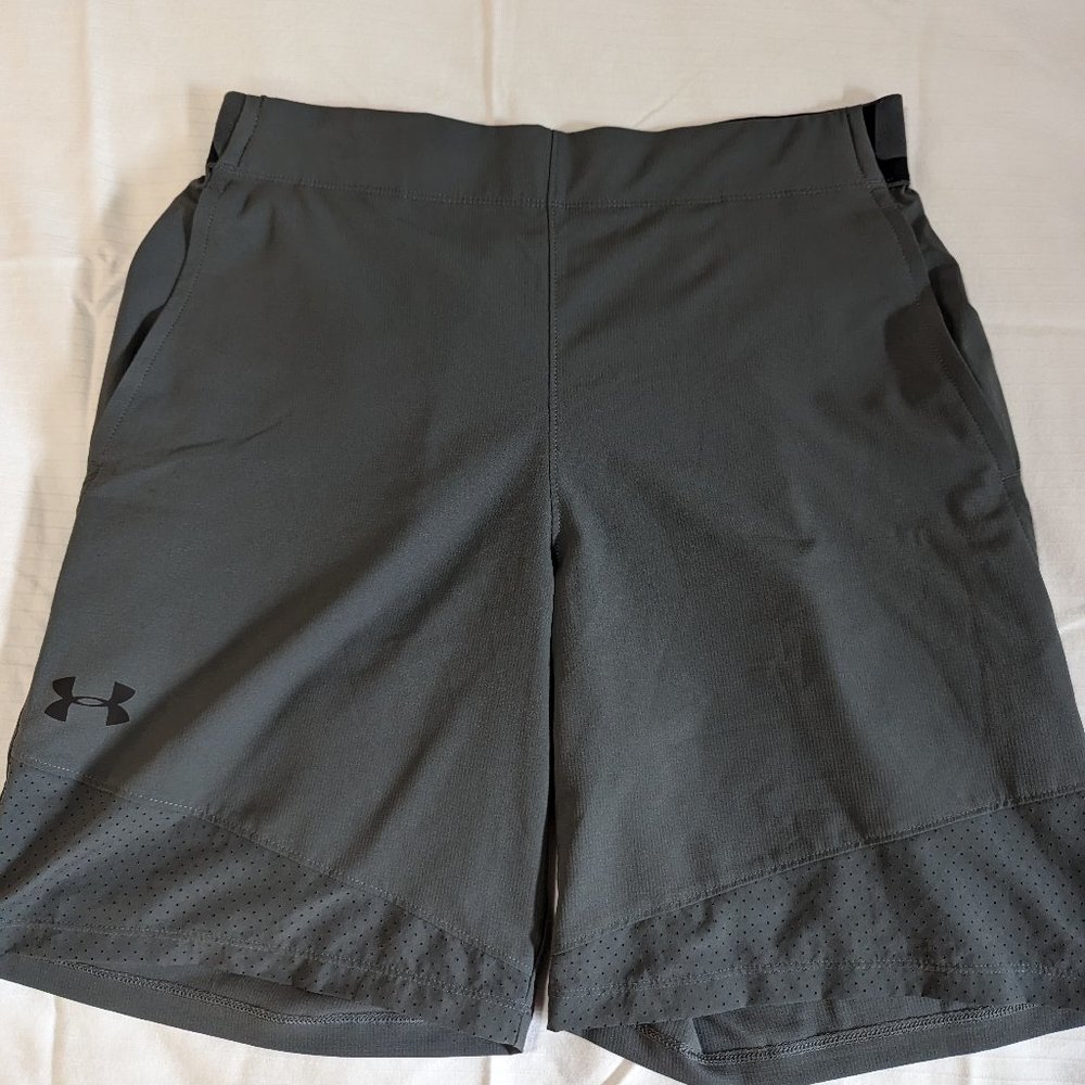 Mens Underarmour Dark Grey Shorts s: L